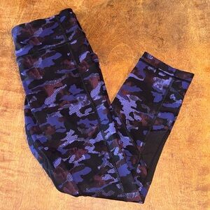 Fun purple camo lululemon workout pants size4